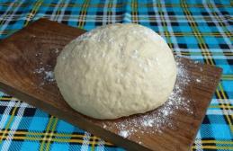 Kefir dough with yeast for pies - step-by-step recipes with photos