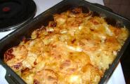 Pink salmon with potatoes, tomatoes and cheese, baked in the oven