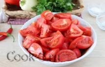 Sos tomato Super Satsebeli untuk musim sejuk - sangat lazat!
