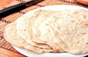 Kartoshka va kolbasa bilan tortilla Meksika tortilla: pishloq va kolbasa bilan to'ldirish