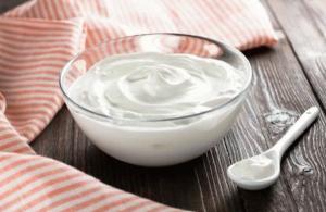 Yoghurt buatan sendiri - cara membuatnya di pembuat yogurt