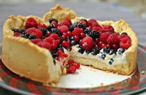 Pie with frozen berries: quick and delicious recipes