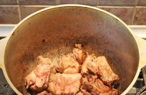 Pork ribs with potatoes in pots Ribs in a pot recipe