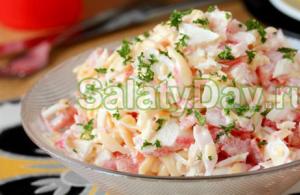 Salad với dưa chuột và xúc xích: công thức nấu ăn với dưa chuột muối và tươi Salad với ngô, xúc xích và dưa chuột