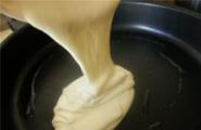 Thin yeast dough for pizza (like in a pizzeria)
