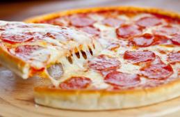 Nhiều loại topping để làm pizza tại nhà Bạn có thể thêm gì vào pizza để làm topping