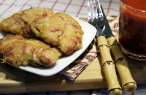 Awesome snack: sausage and cheese cutlets