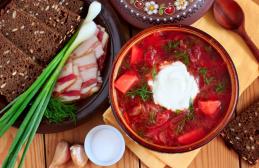 Borscht රතු නොවන්නේ ඇයි?