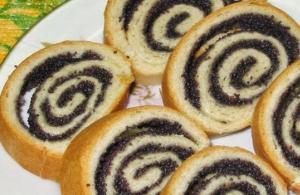 How to make a rich poppy seed roll from yeast dough