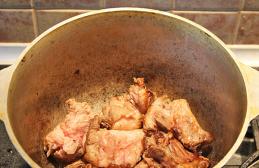 Svinjska rebra s krumpirom u loncu Recept za rebra u loncu