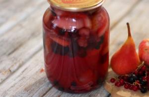 Kompot berry untuk musim dingin “Berbagai macam lezat”