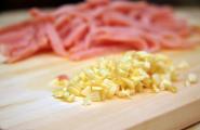 Italian recipes for pasta carbonara with ham and cream