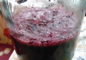 Вино из черноплодки. Вино из черноплодки. Вино из сока черноплодки. Настойка черноплодной рябины. Сок черноплодной рябины.